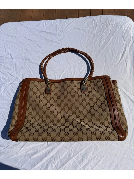 Gucci Bella GG Canvas Tote - Picture 4 of 16